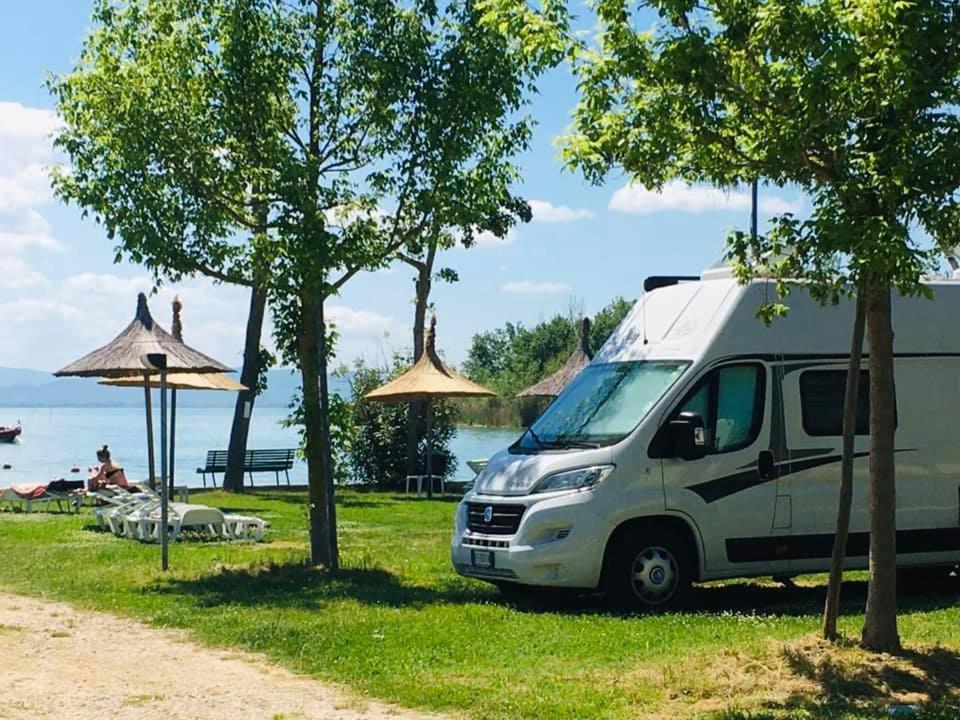 Camping Village Punta Navaccia Tuoro sul Trasimeno Exteriér fotografie