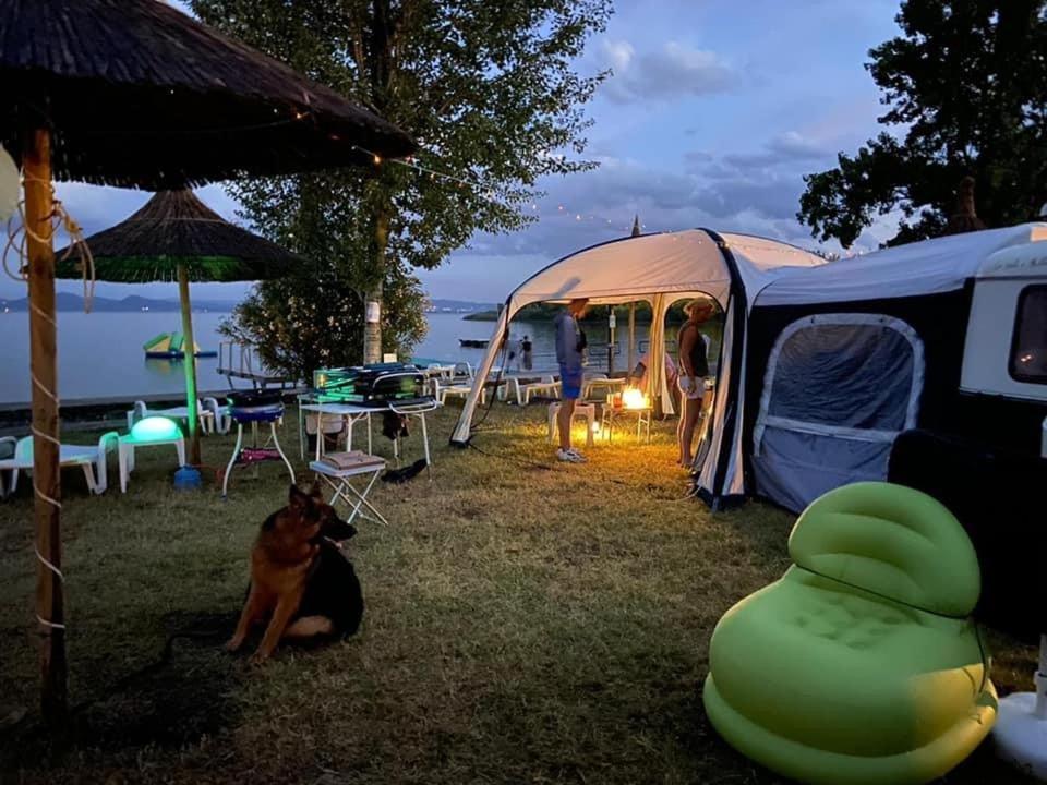 Camping Village Punta Navaccia Tuoro sul Trasimeno Exteriér fotografie