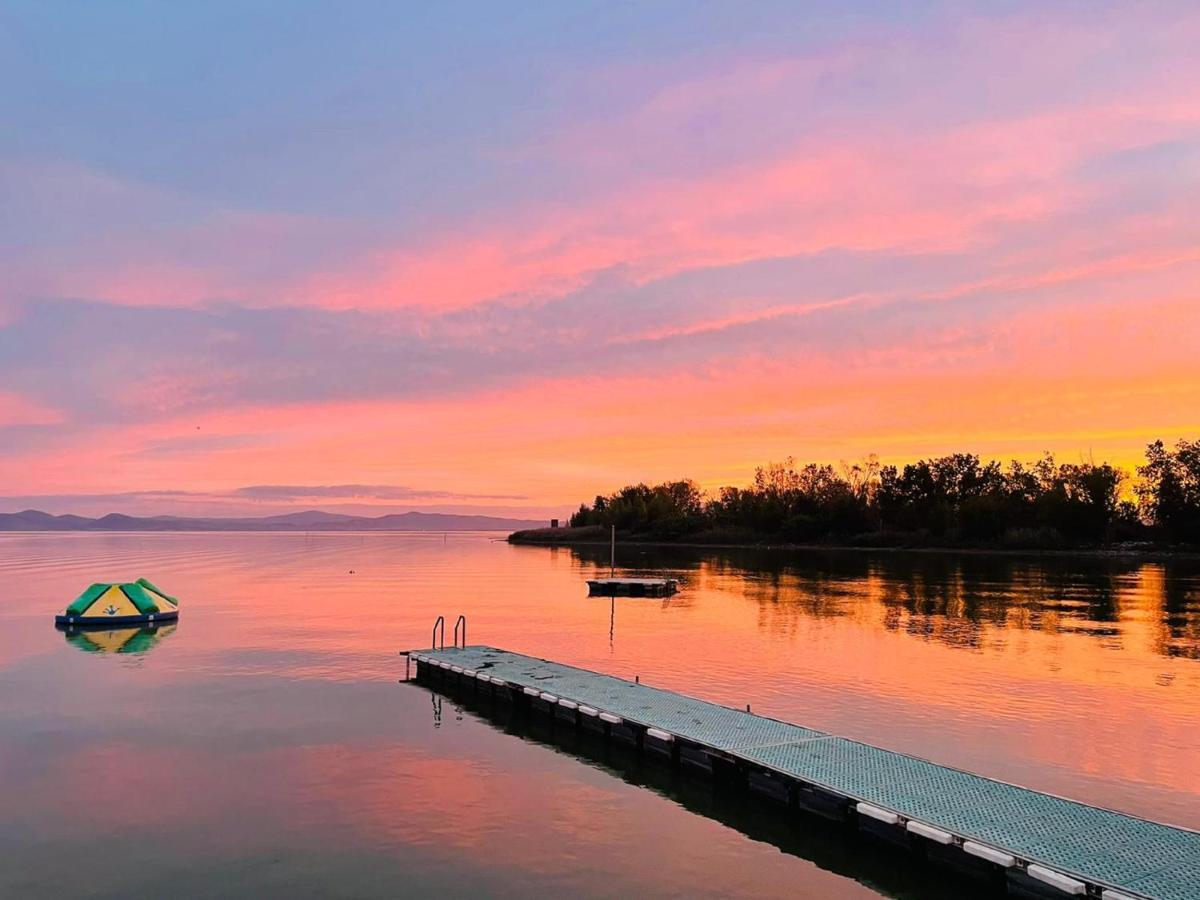 Camping Village Punta Navaccia Tuoro sul Trasimeno Exteriér fotografie